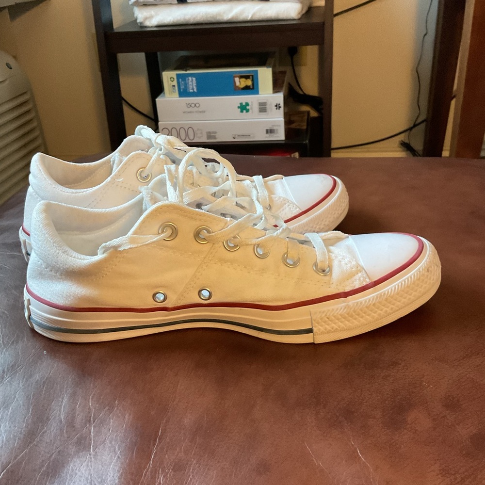 like new pair of women’s Converse All Star sneakers. Size women’s 9